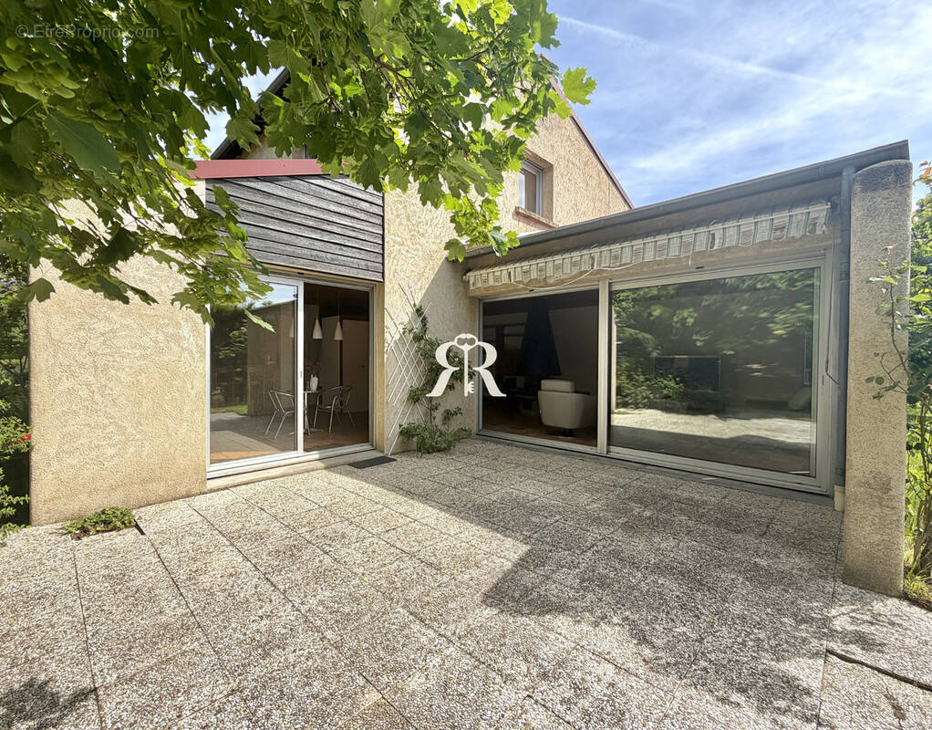 Maison d'architecte avec piscine et beaux volumes - photo 2