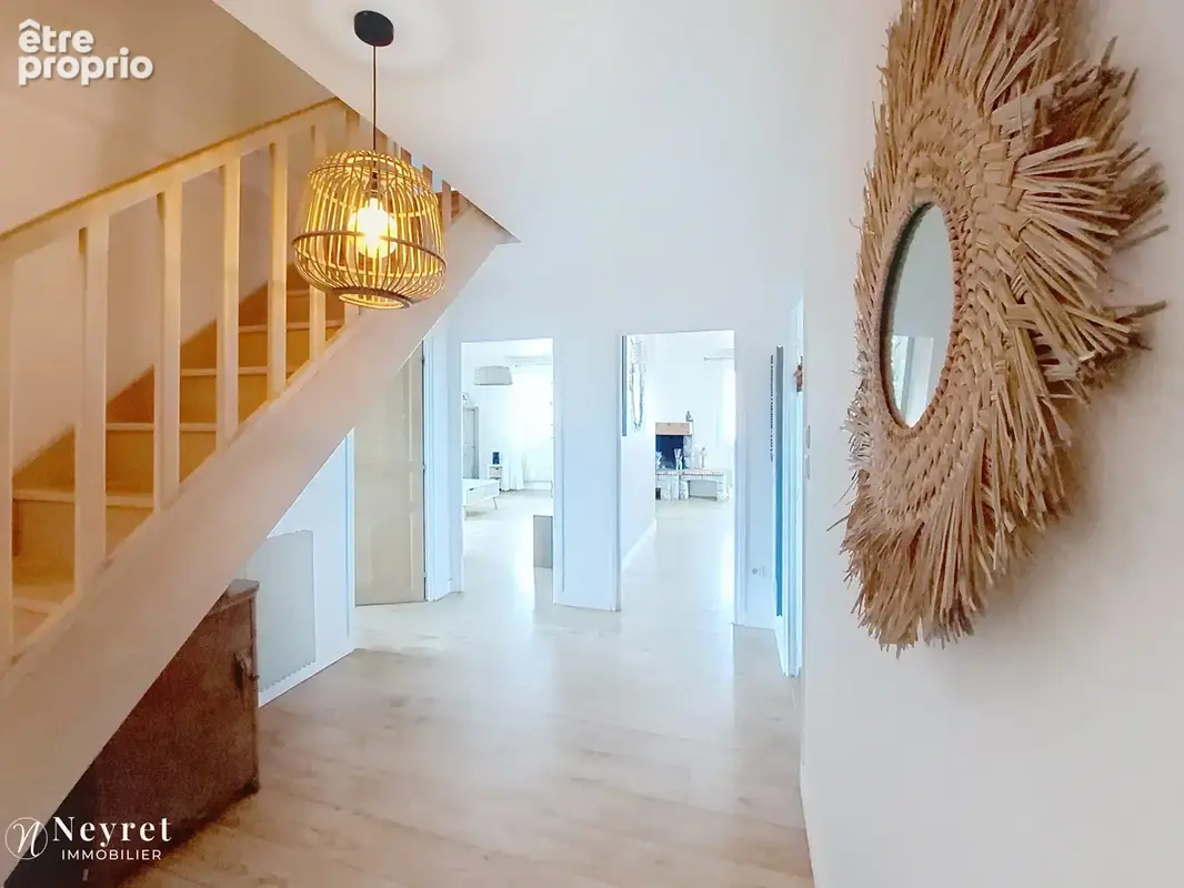 Maison familiale soignée de 257,61 m2 utiles - photo 6