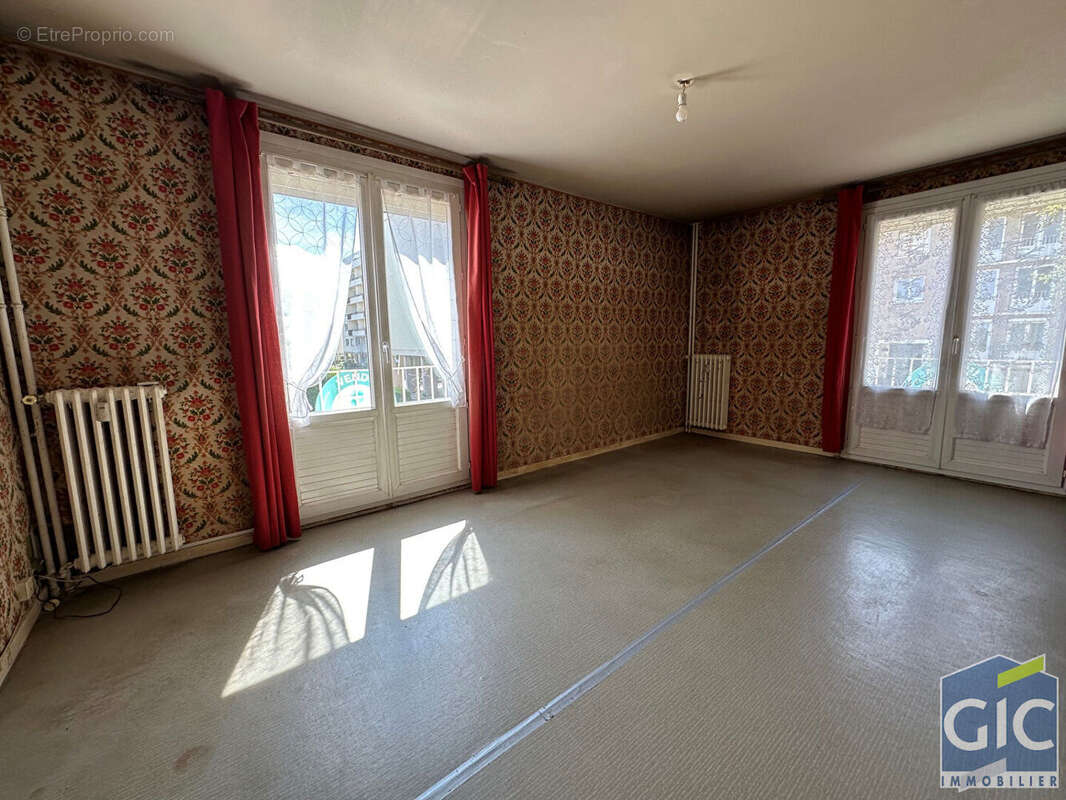A vendre dans le gic/bi un 4pp herouville belles portes - photo 2