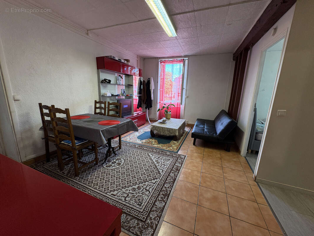 Appartement à VENEUX-LES-SABLONS