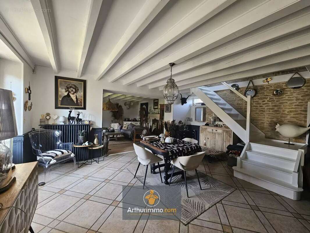 Maison à SAINT-GEORGES-DE-REX