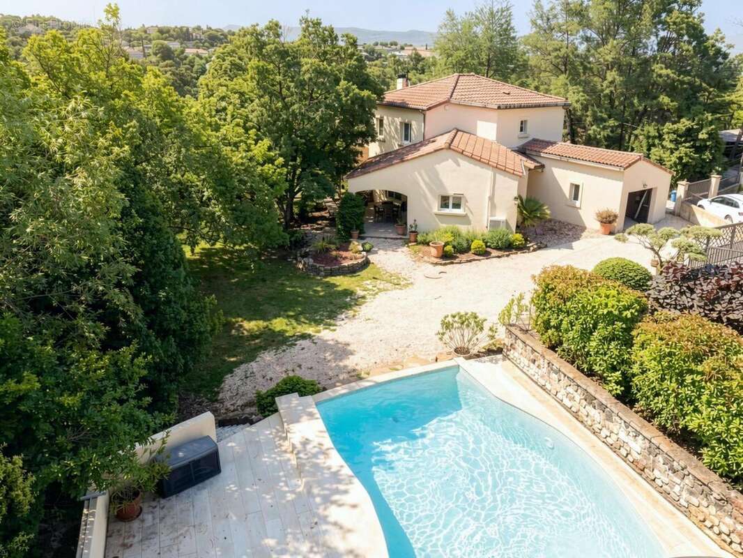   - Maison à AUBENAS