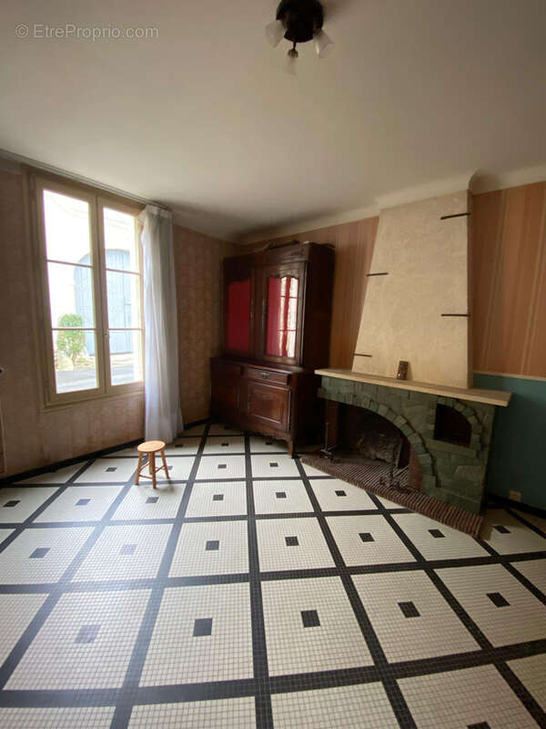 Maison à LE PUY-NOTRE-DAME