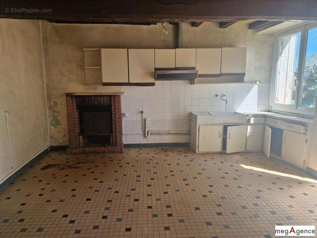 Maison - dépendance - Terrain 2390 m² - Bâtiment de 300 m² - idéal jardin - photo 3