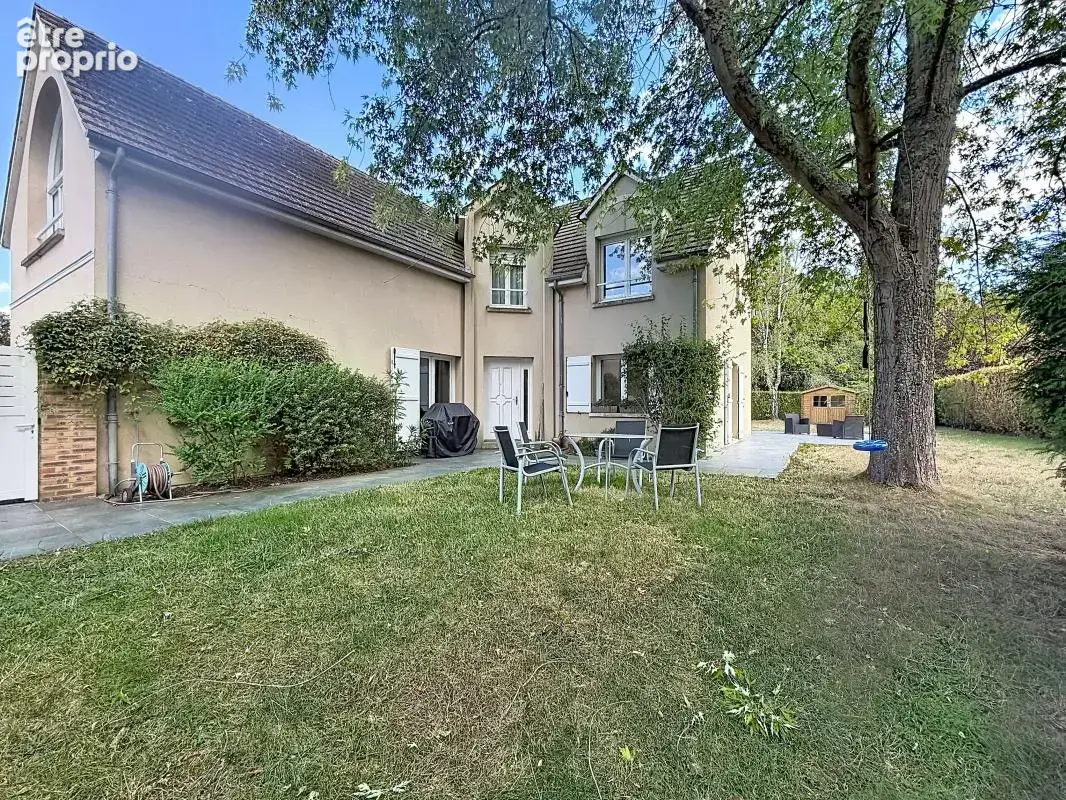Maison à VOISINS-LE-BRETONNEUX