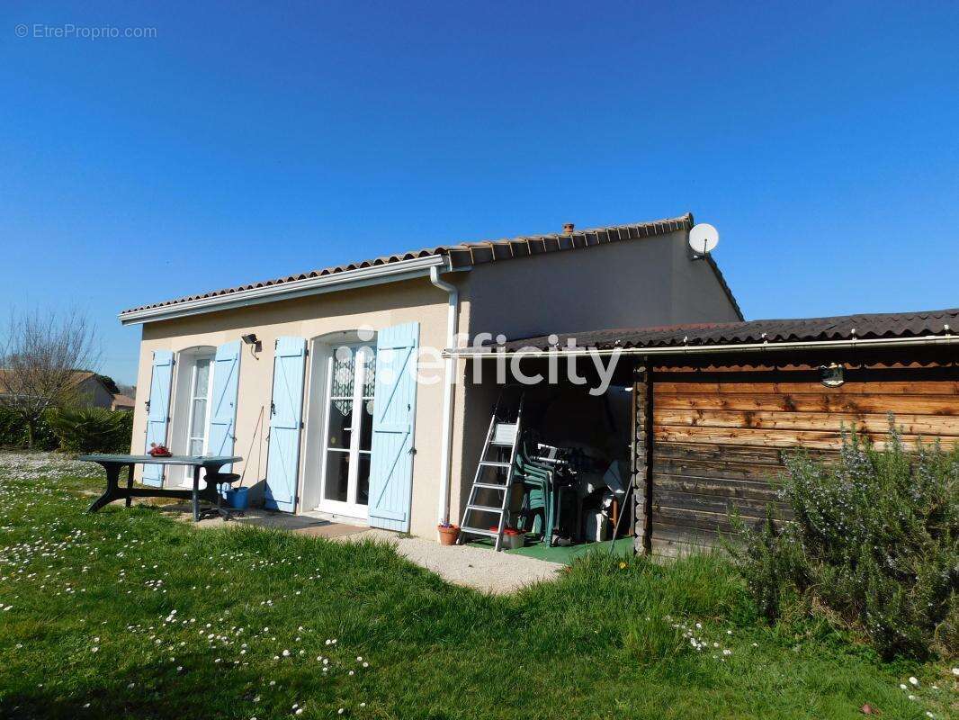 Maison à NEGREPELISSE