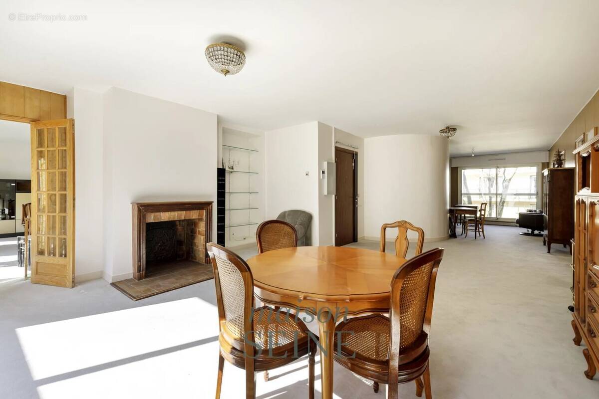 Appartement à NEUILLY-SUR-SEINE