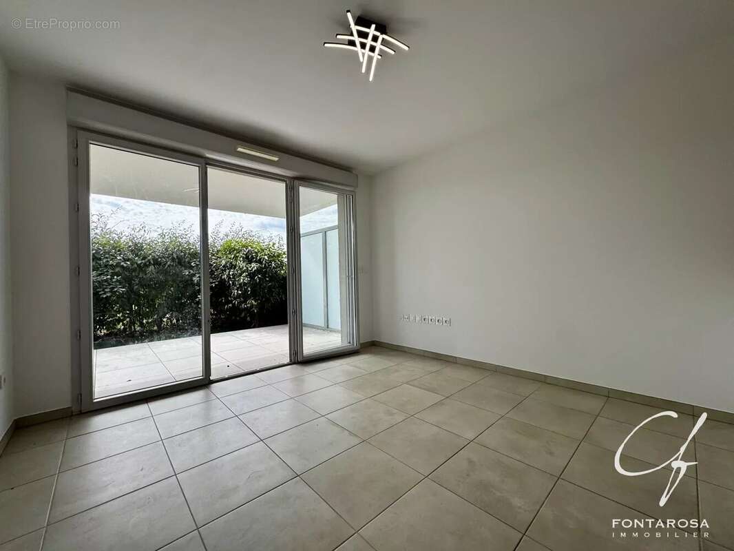 Appartement à PUGET-SUR-ARGENS