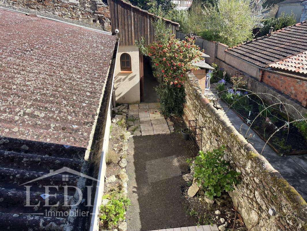 Immeuble avec jardinet et garage - photo 6