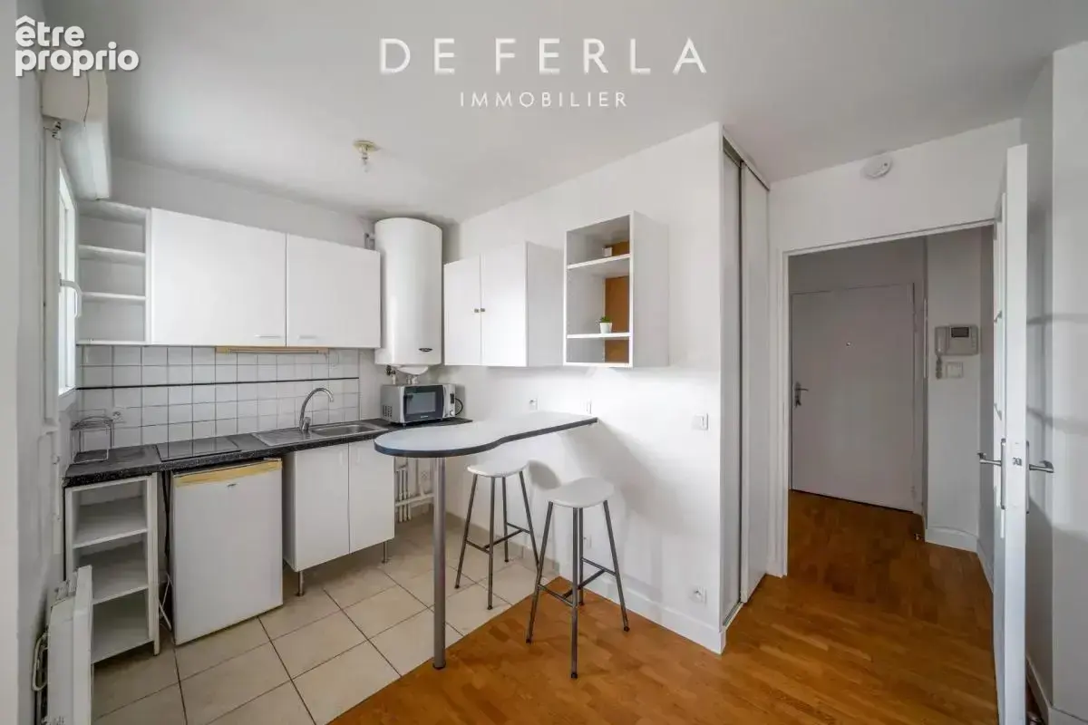 Studio en étage élevé avec balcon - Le Plessis Robinson - photo 4