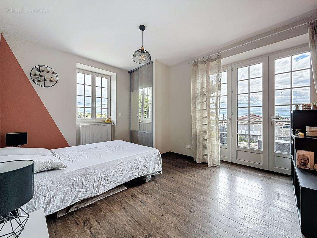 Appartement à REVENTIN-VAUGRIS