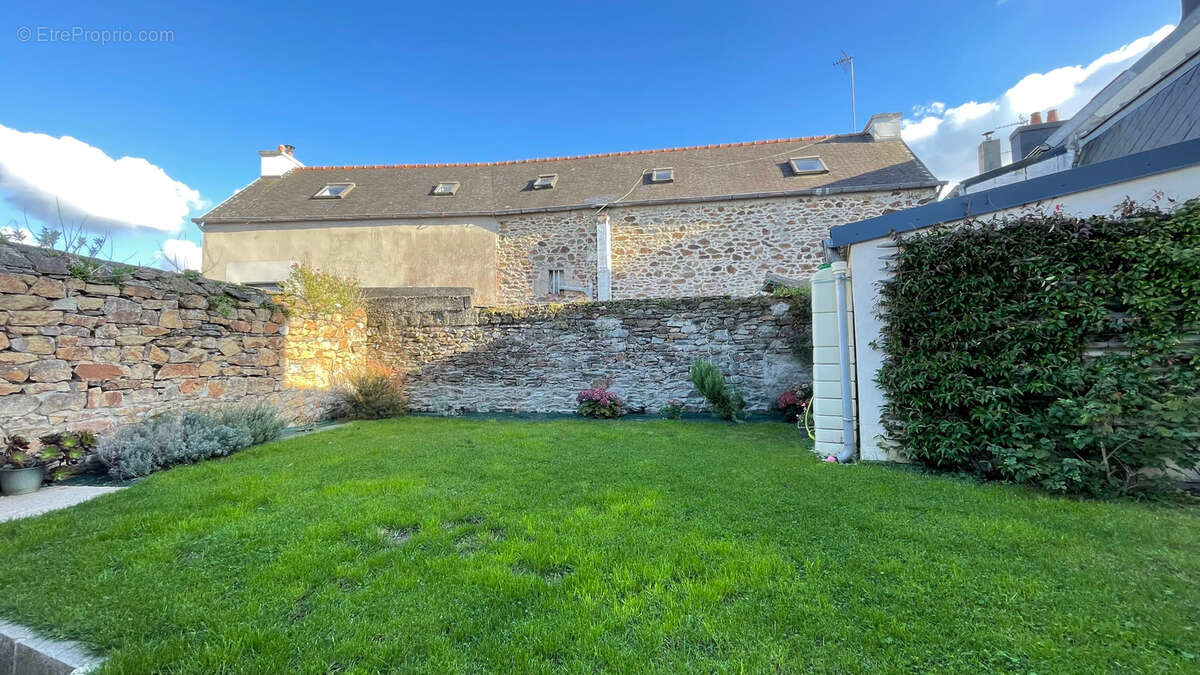 Maison à LE RELECQ-KERHUON