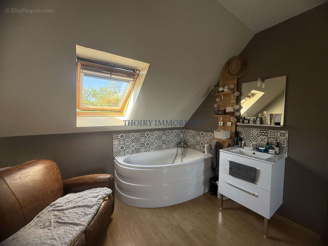 Maison à THOIRY