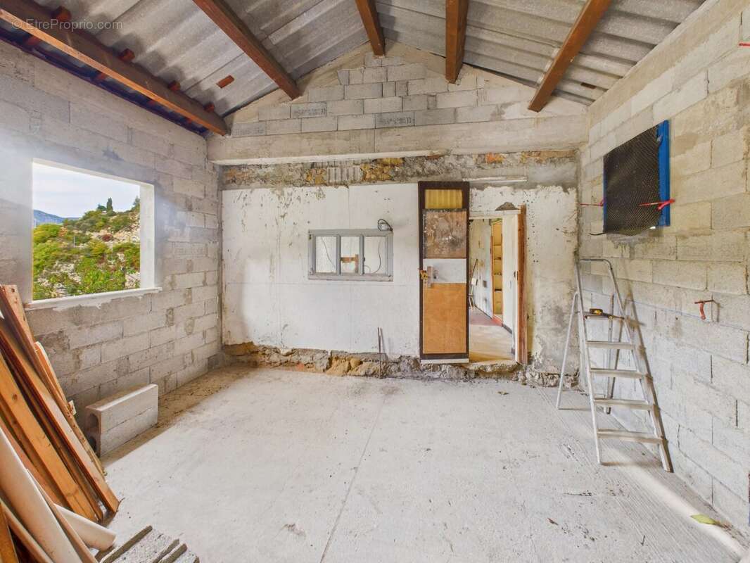 Lantosque GORBLAOU Maison à terminer + Appartement + Terrains + Garage Fermé**Vue Montagne - photo 18