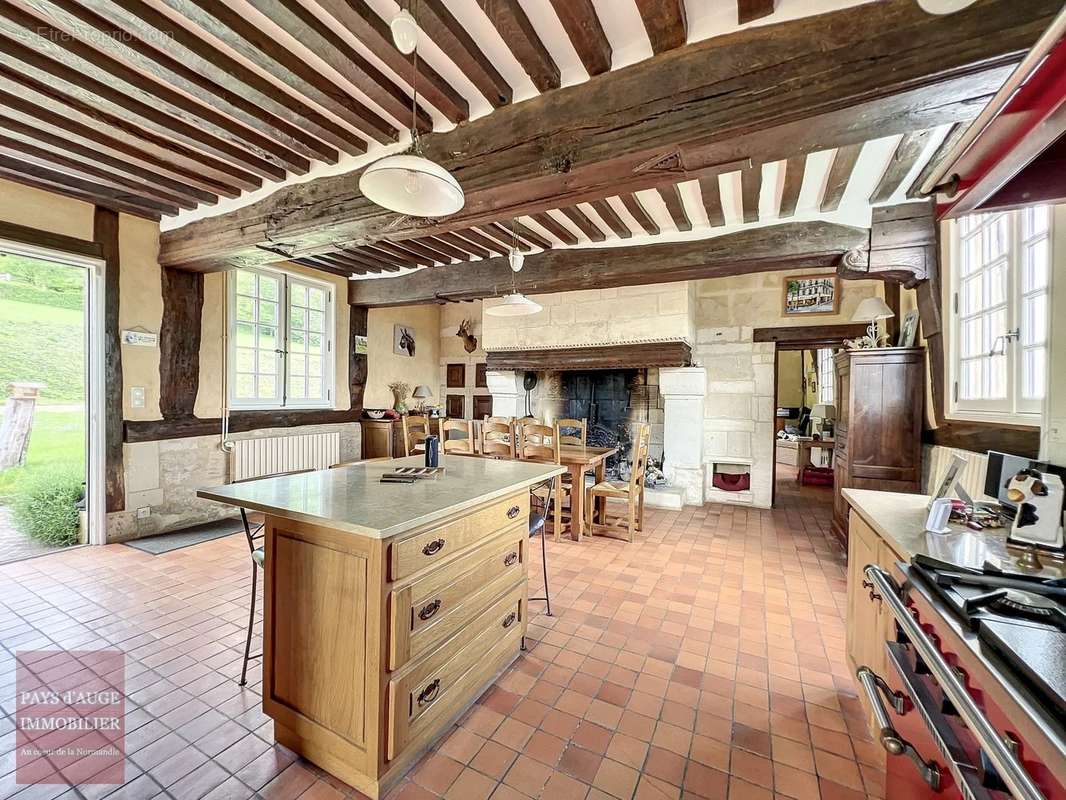 Maison à SAINT-PIERRE-SUR-DIVES