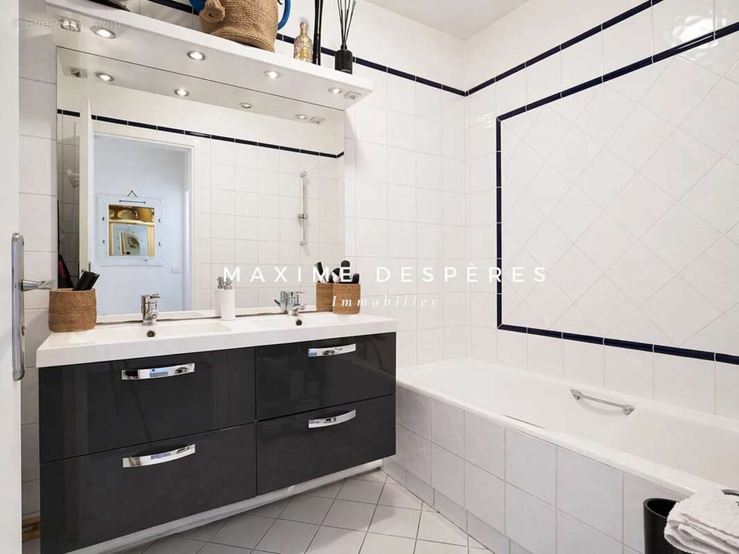 Appartement à NEUILLY-SUR-SEINE