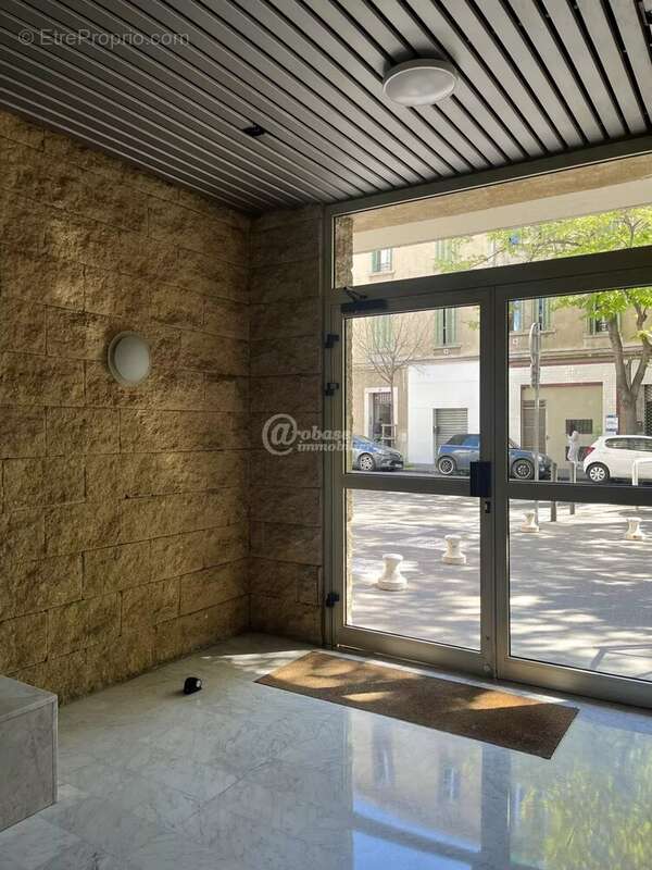 Appartement à MARSEILLE-5E