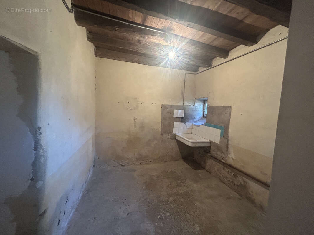 EXCLUSIVITE !! ASSIEU, Ferme 145 m2 habitables environ sur 2 niveaux et terrain. - photo 12