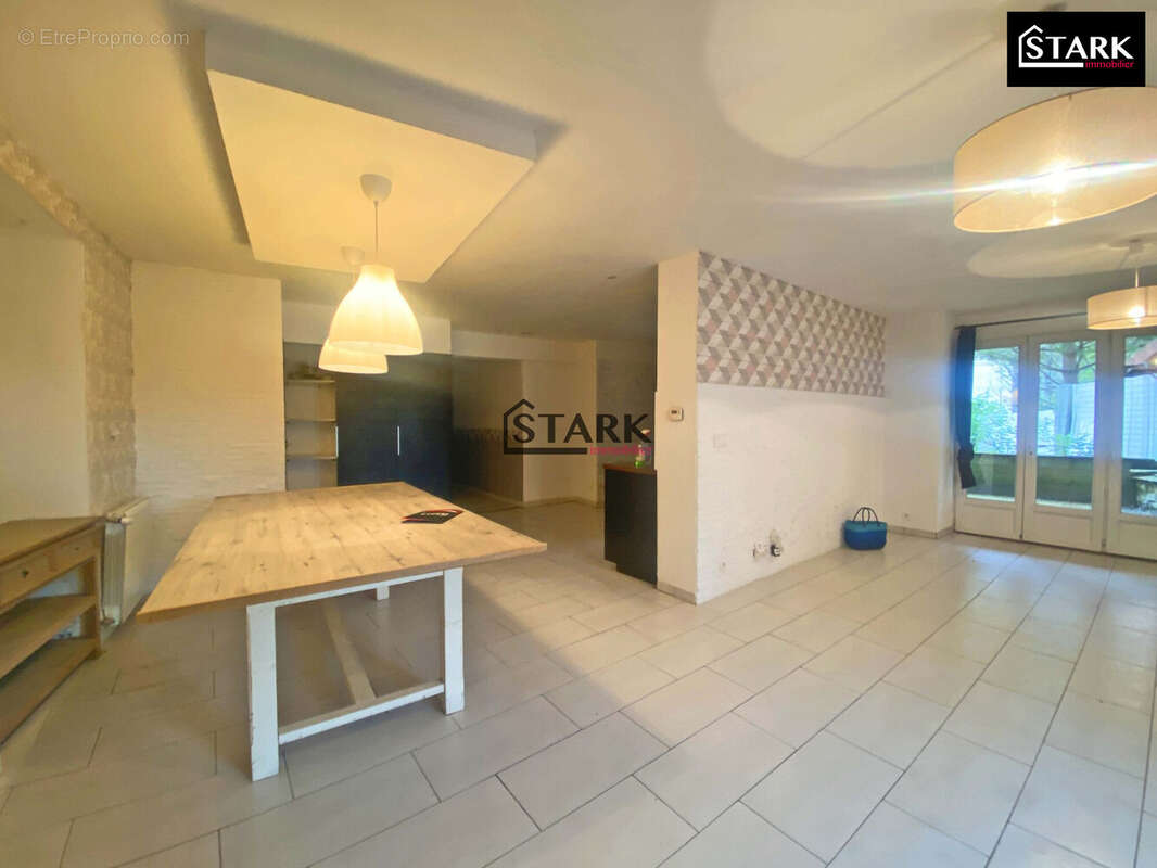 Appartement 350 m² à Hericourt  - photo 2