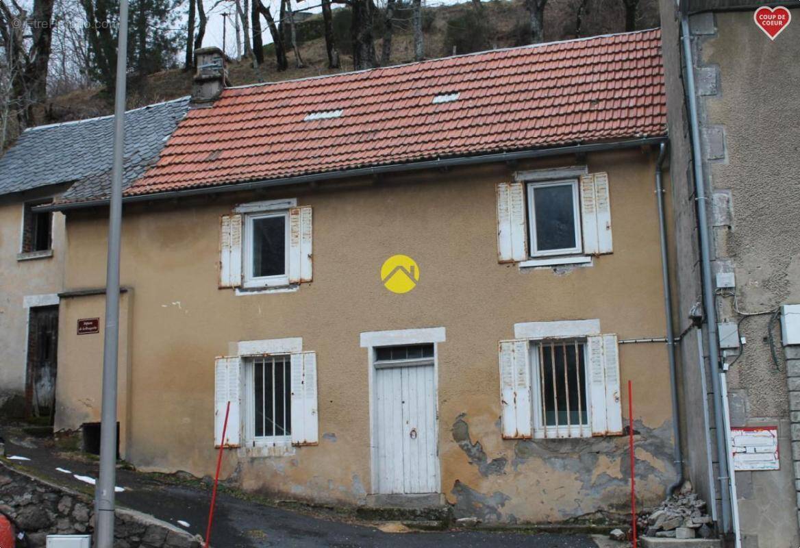 Maison à SAINT-JACQUES-DES-BLATS