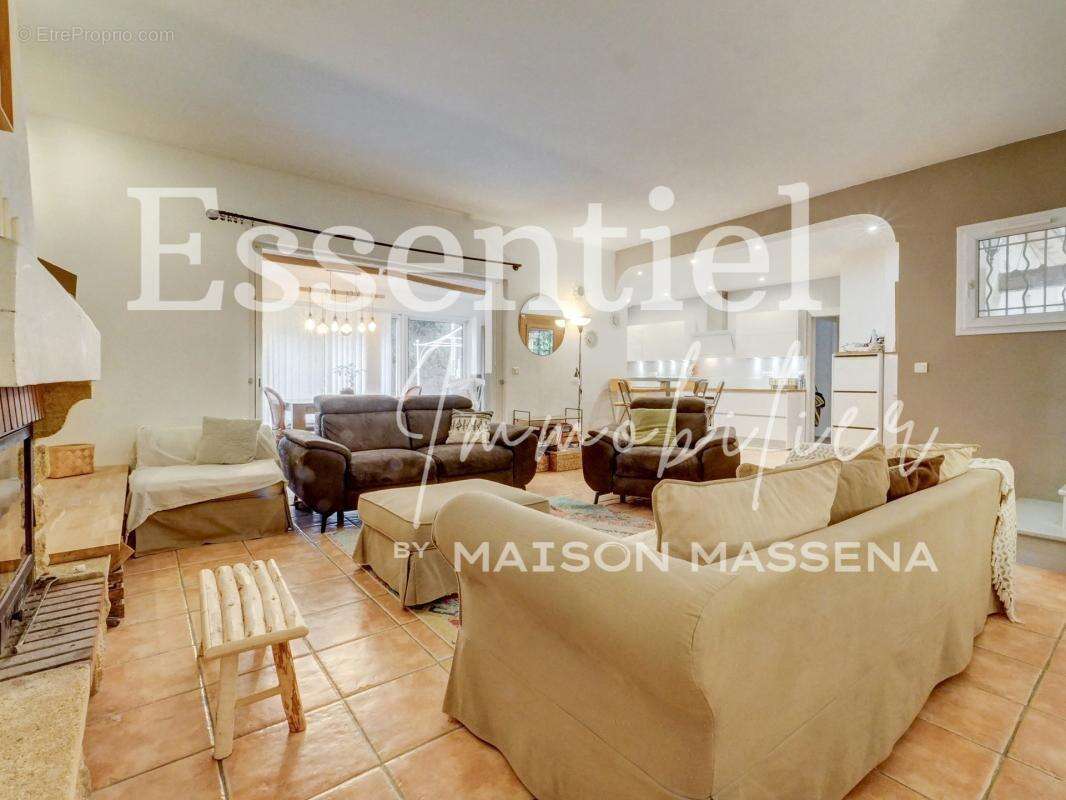 Maison à SAINT-LAURENT-DU-VAR