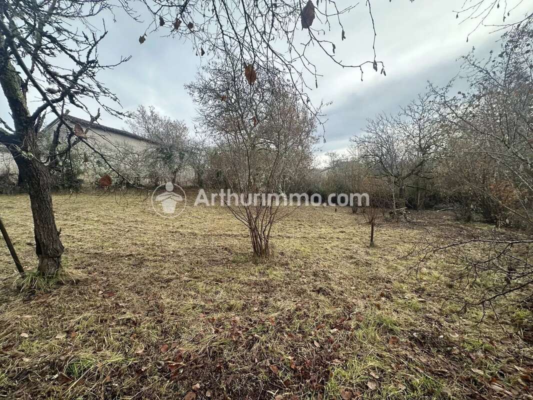 Terrain à SAINT-ASTIER