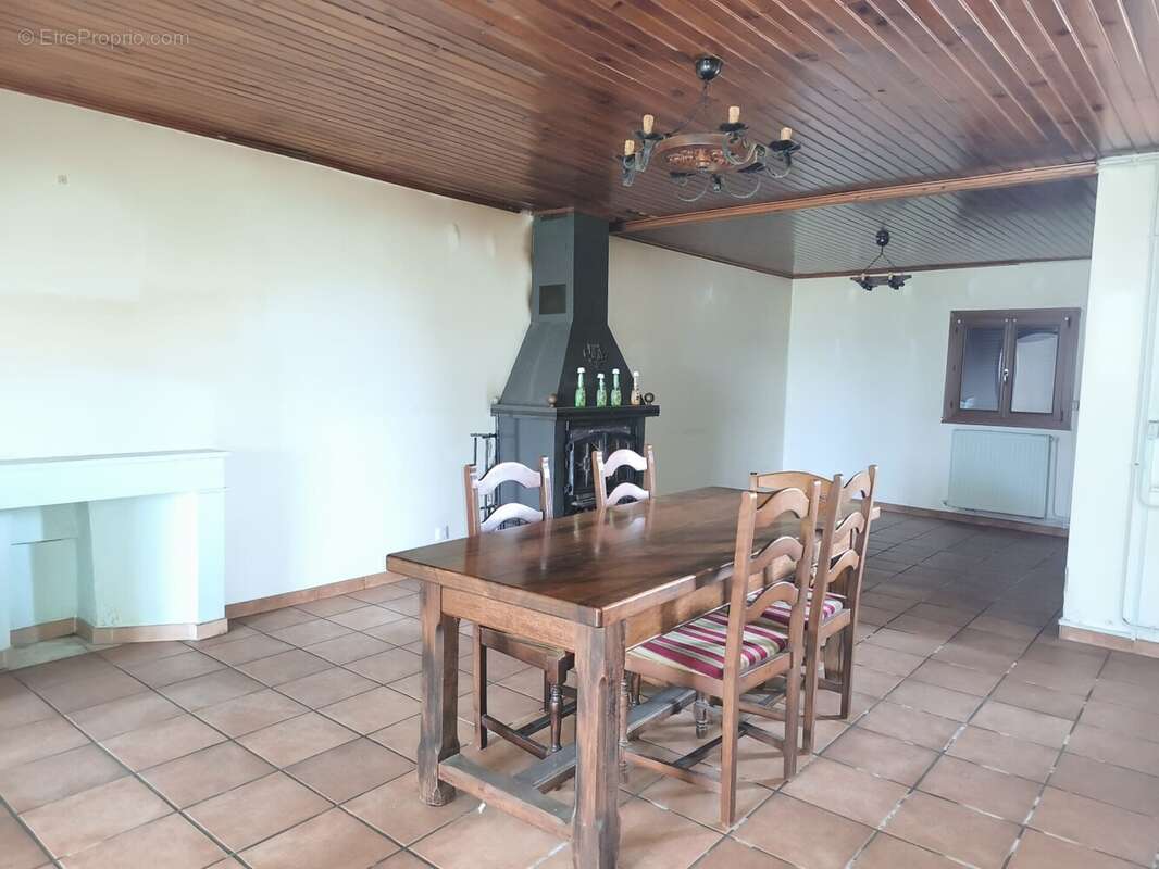 Maison à JAYAT