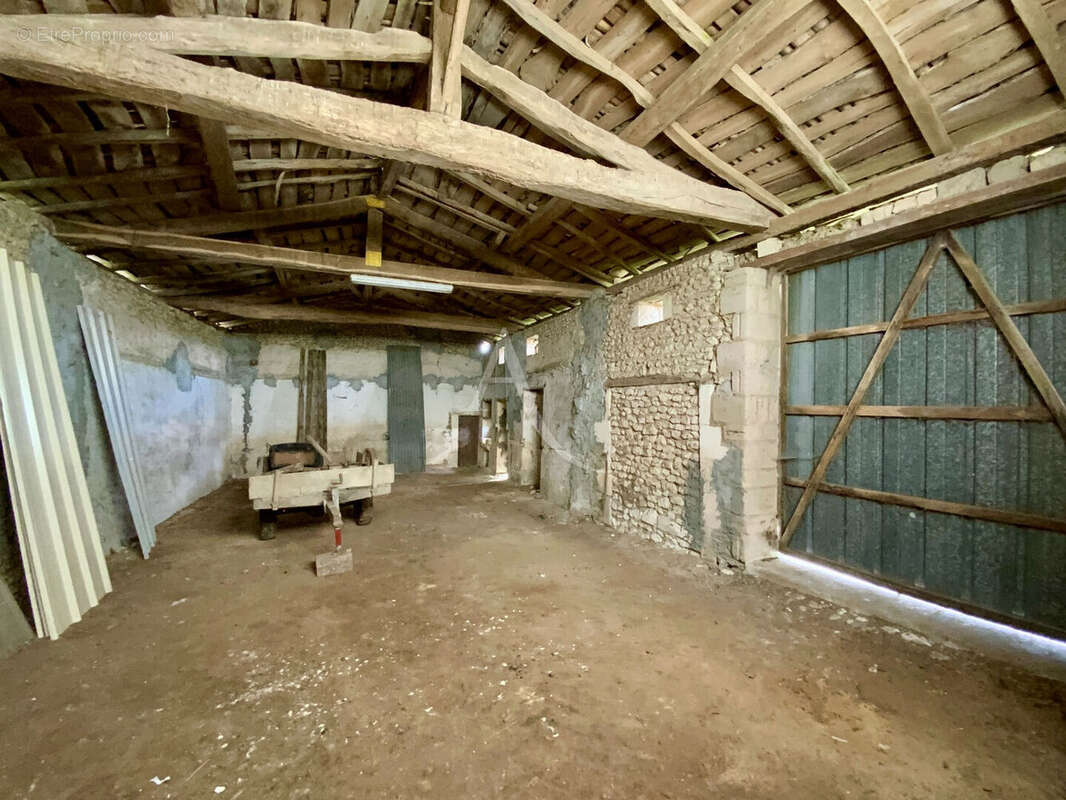 Maison à FONTAINES-D&#039;OZILLAC