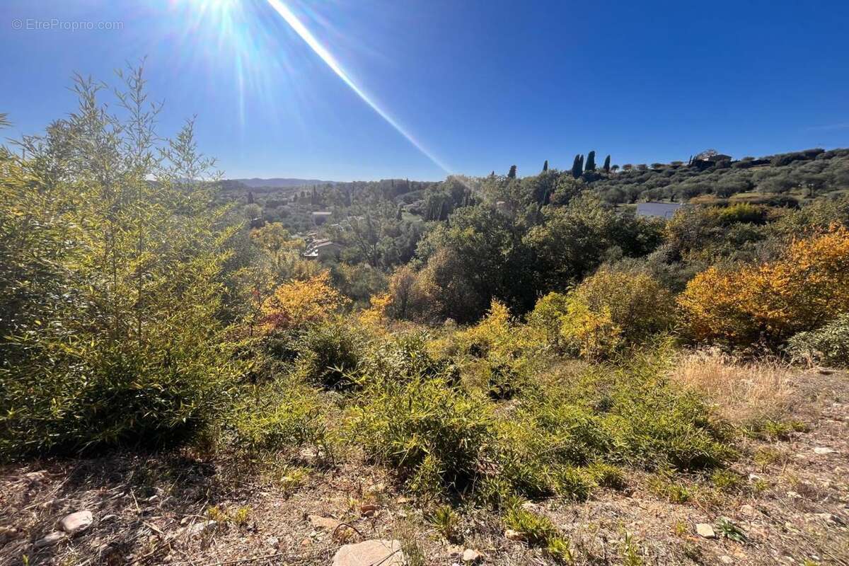 Terrain à LA ROQUETTE-SUR-SIAGNE