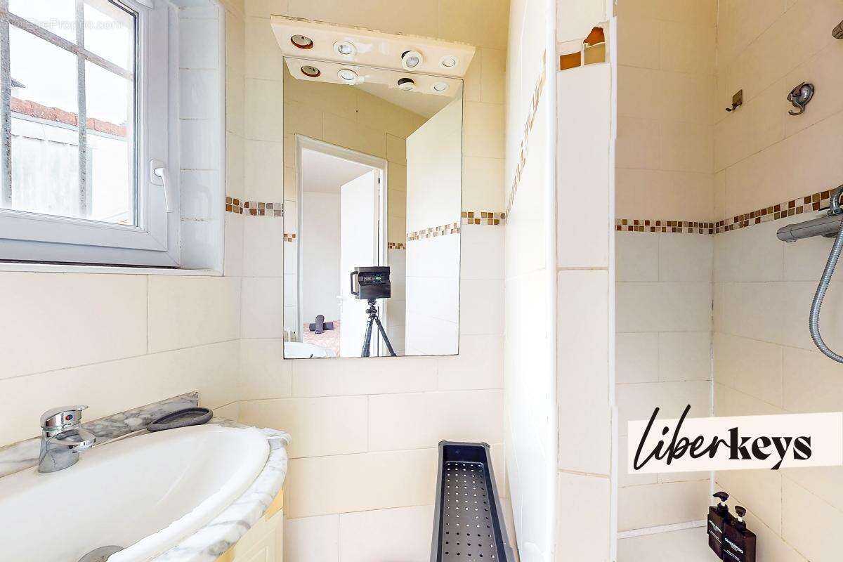 Exclusivité - Charmant 2 pièces lumineux avec grand séjour - photo 7