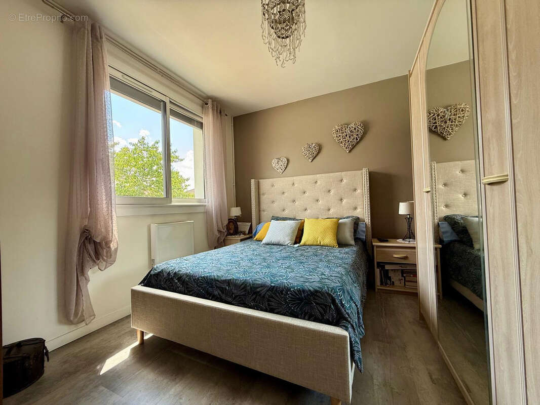 Maison familiale 6 chambres avec appartement indépendant, piscine et grand garage à Mably - photo 8