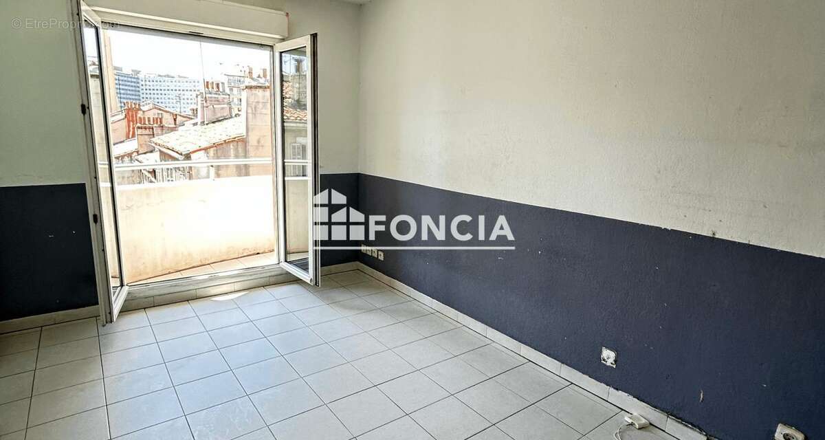 Appartement à MARSEILLE-5E