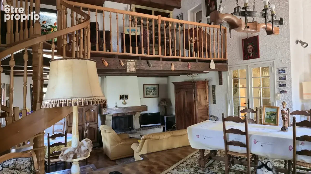 Maison de caractère 177 m2   Grande pièce de vie avec mezzanine   3 chambres + T2 indépendant   Jardin de 1 90 - photo 3