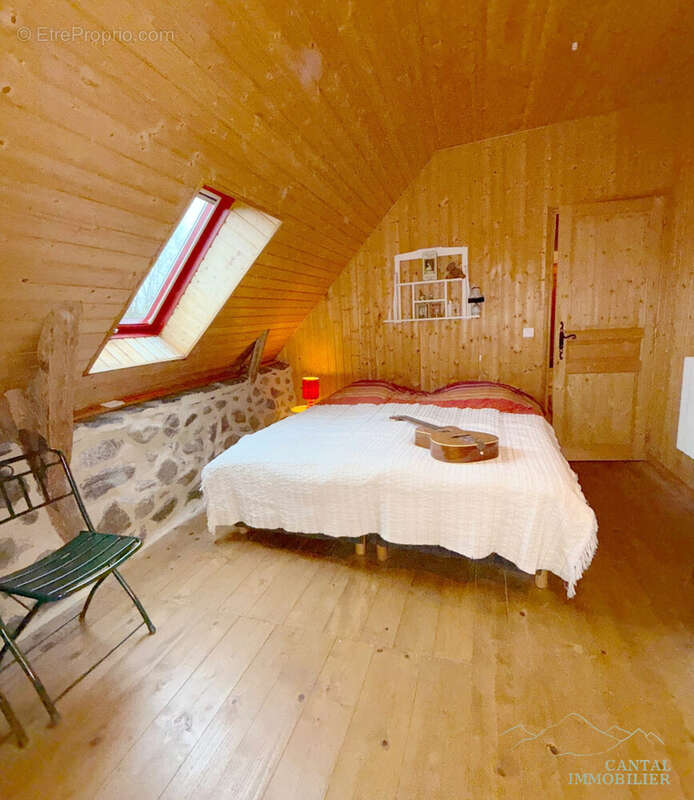 1ere chambre - Maison à SAINT-DONAT