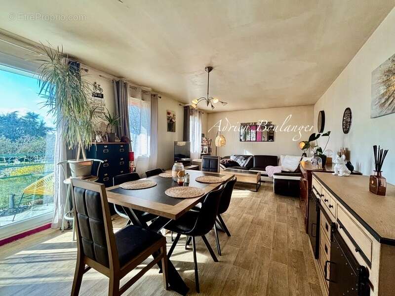 Appartement à MOISSY-CRAMAYEL