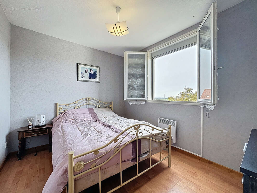 Appartement à LA TOUR-DE-SALVAGNY