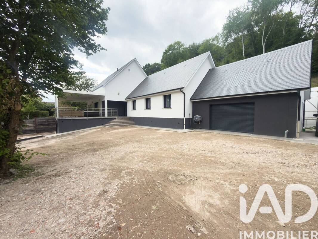 Photo 1 - Maison à LA HAYE-MALHERBE