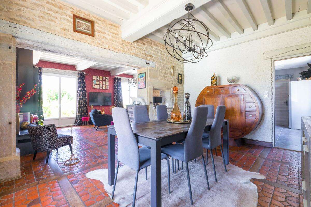 Maison à MIREBEAU-SUR-BEZE