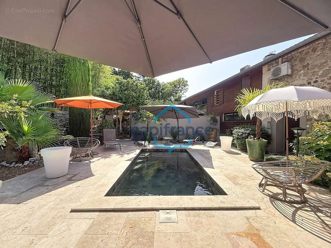 A vendre  Anduze Mas en pierre 10 pièces 446 m2 dont 1 appart.132m2 + Piscine et Bassin naturel parking 20 voitures - photo 2