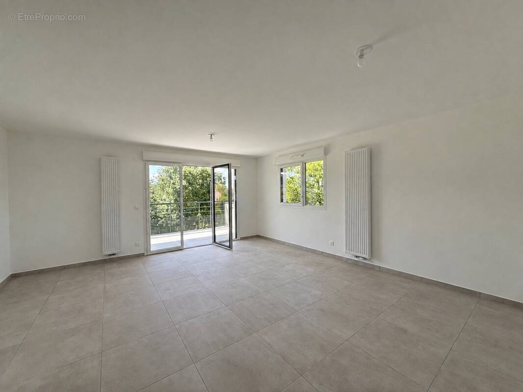 Appartement à REIGNIER