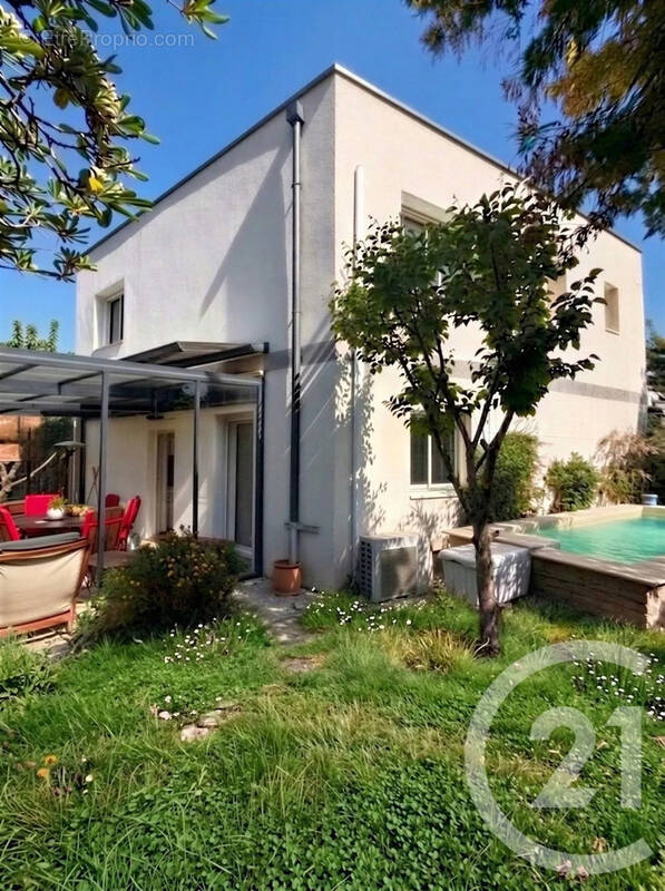 Maison à VALBONNE