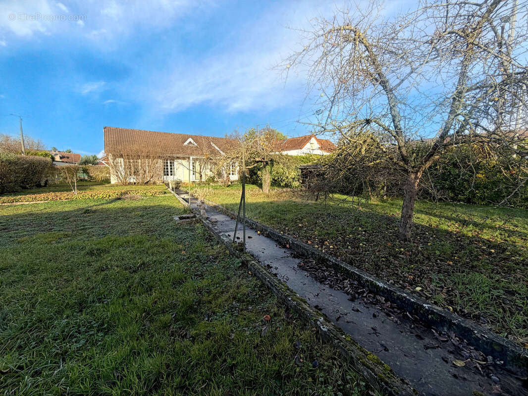 Maison à SAINT-JULIEN-LES-VILLAS