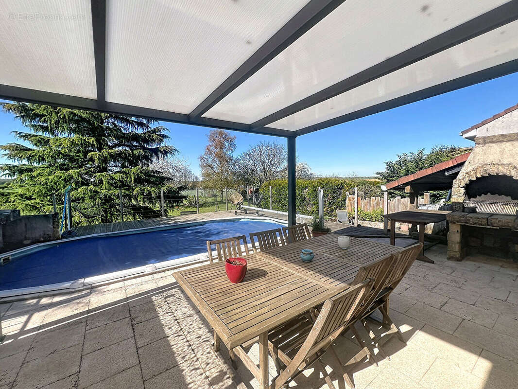 Maison à REZONVILLE