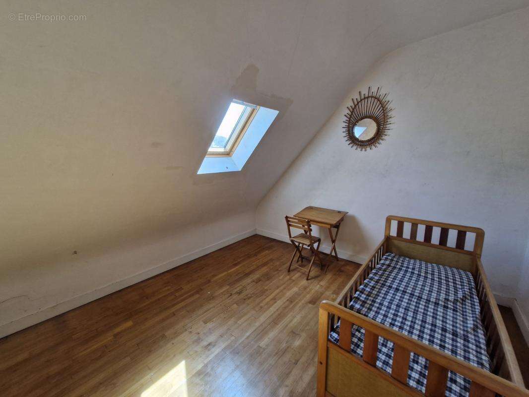 CROZON - Maison 10 pièces - Fort potentiel - photo 9