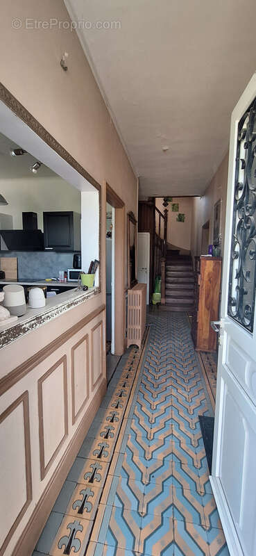 Maison bourgeoise de 190m2,6 chambres,sous-sol,cave,double garage,dependance terrain 806m2. - photo 7