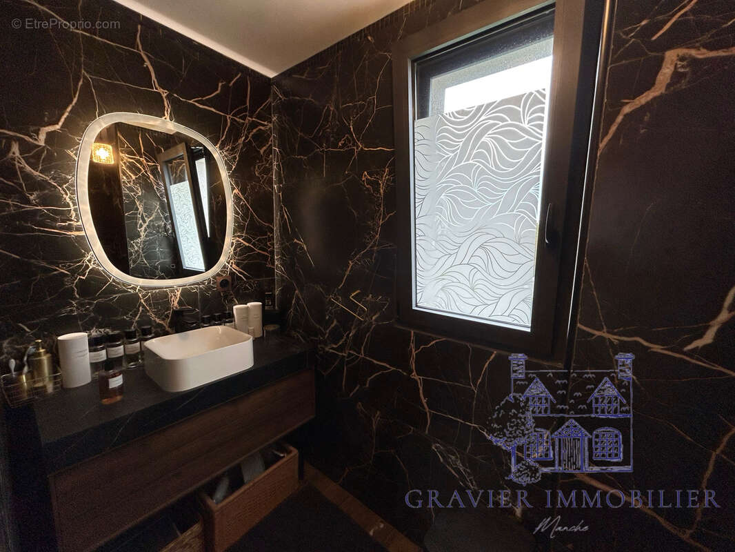 Maison à SAINT-MALO-DE-LA-LANDE