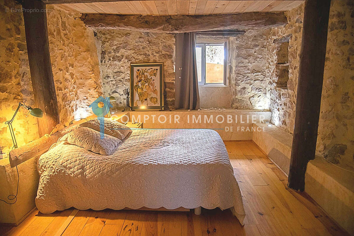 Maison à SABRAN