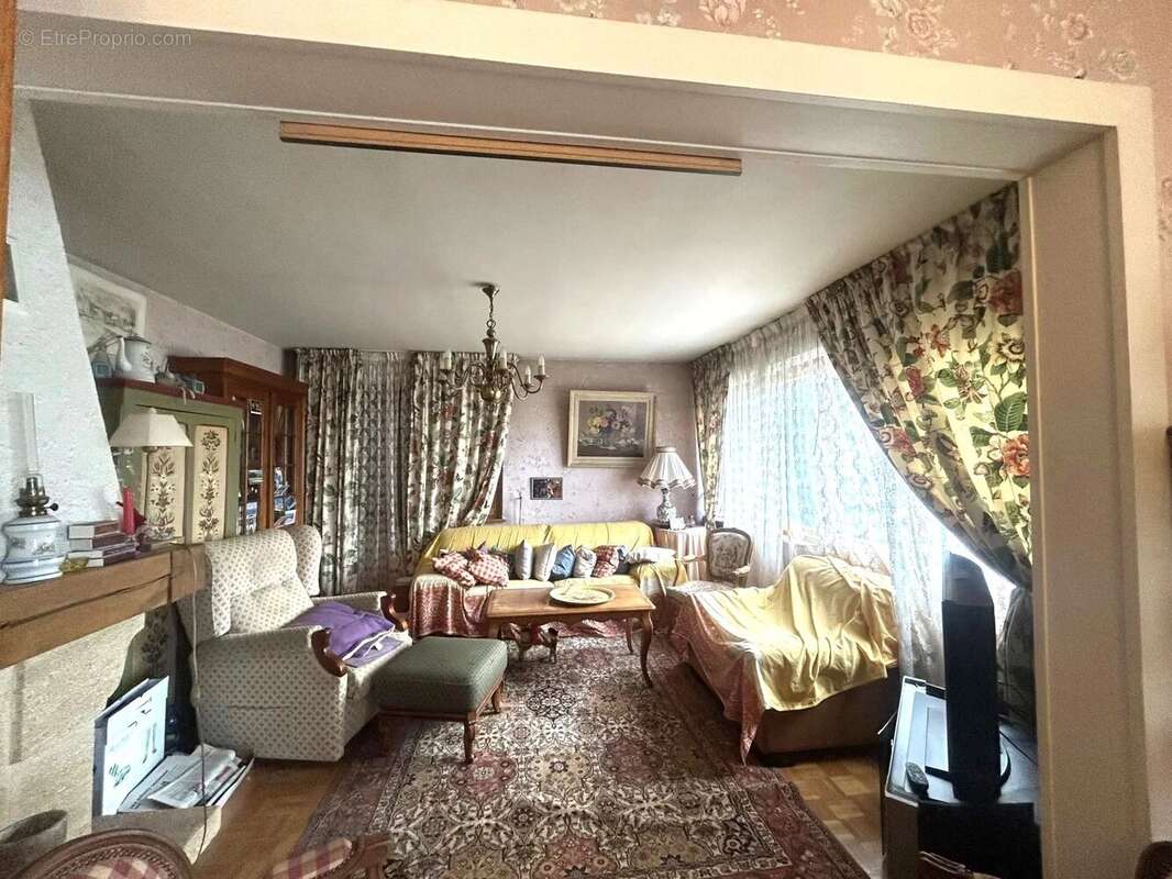 Maison à LACHAPELLE-SOUS-CHAUX