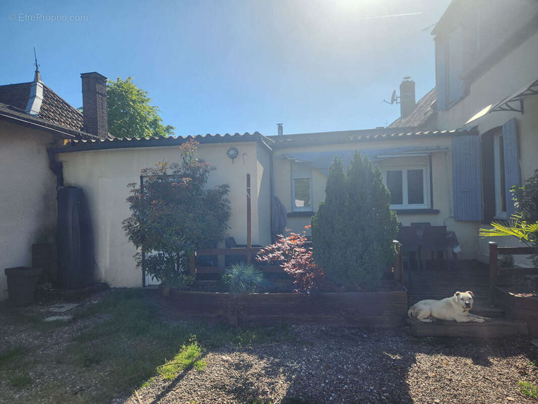 Maison à NEUVILLE-SUR-VANNES