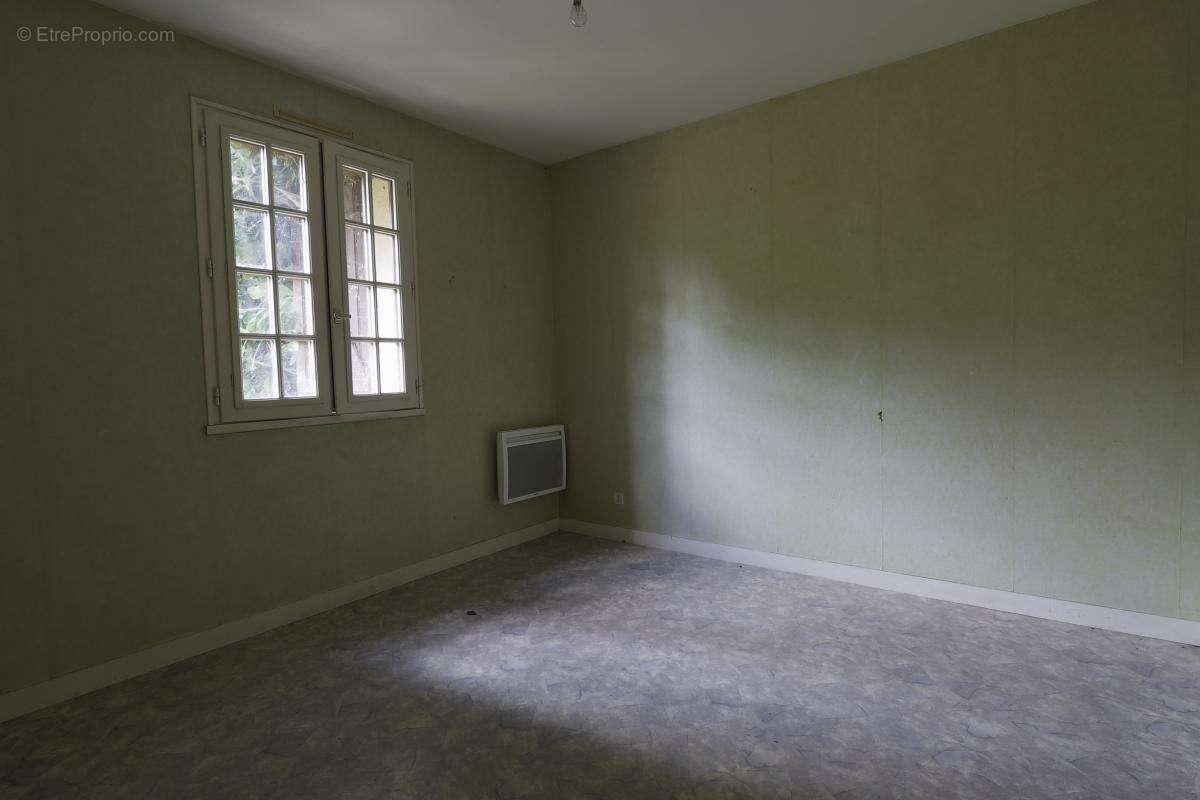 Maison - 107 m² - Isigny-le-Buat (50) - photo 5